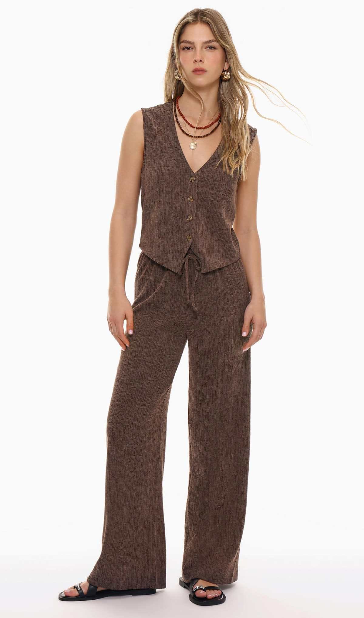 Pantalón textura de Lefties