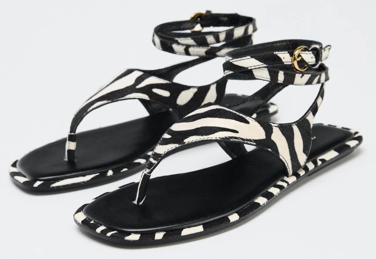 Sandalia plana piel con pelo estampado animal de Zara