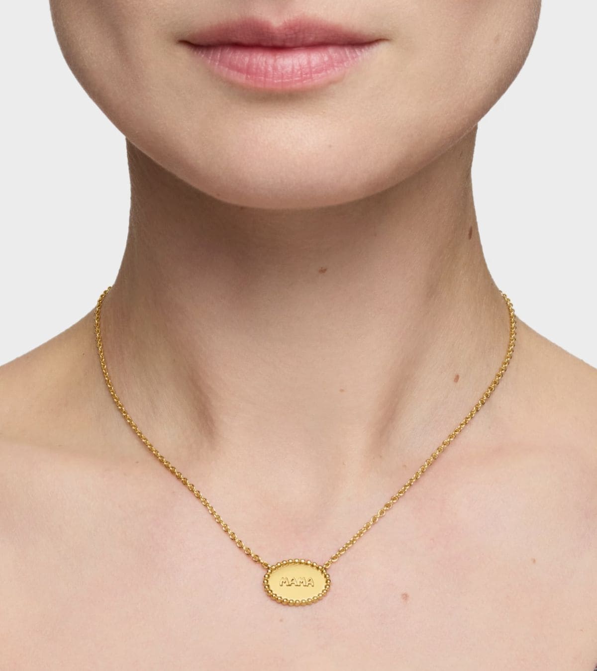 Collar corto con baño de oro 18 kt sobre plata placa TOUS Mama