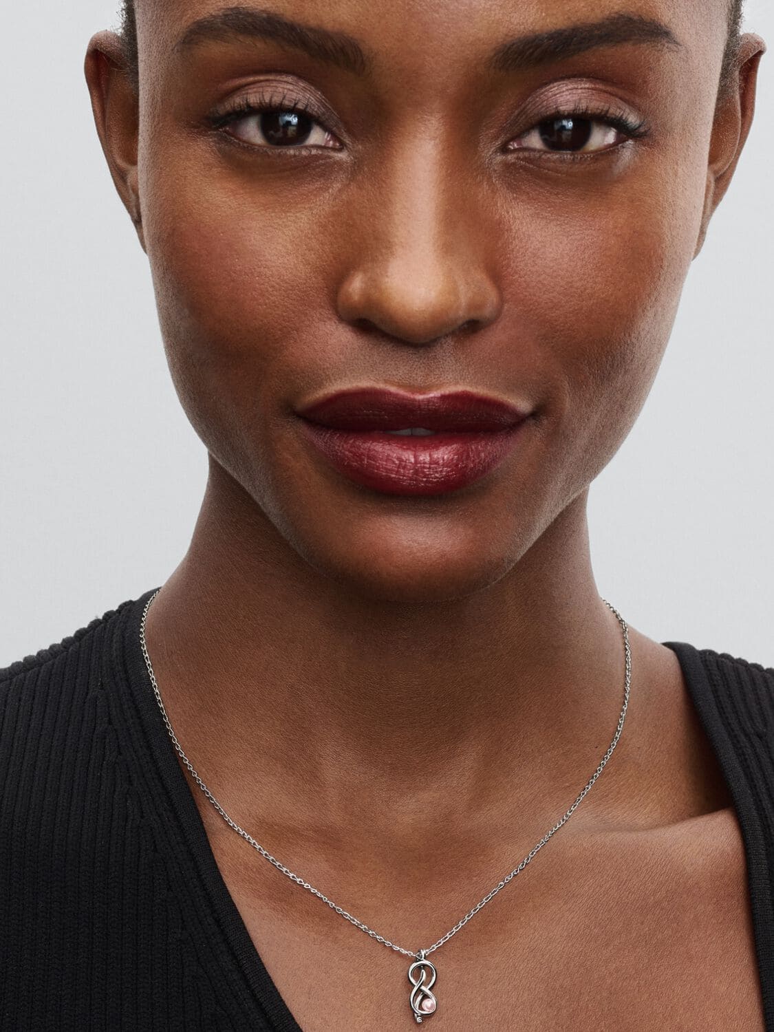 El nuevo collar Nudo Infinito en plata de primera ley de Pandora