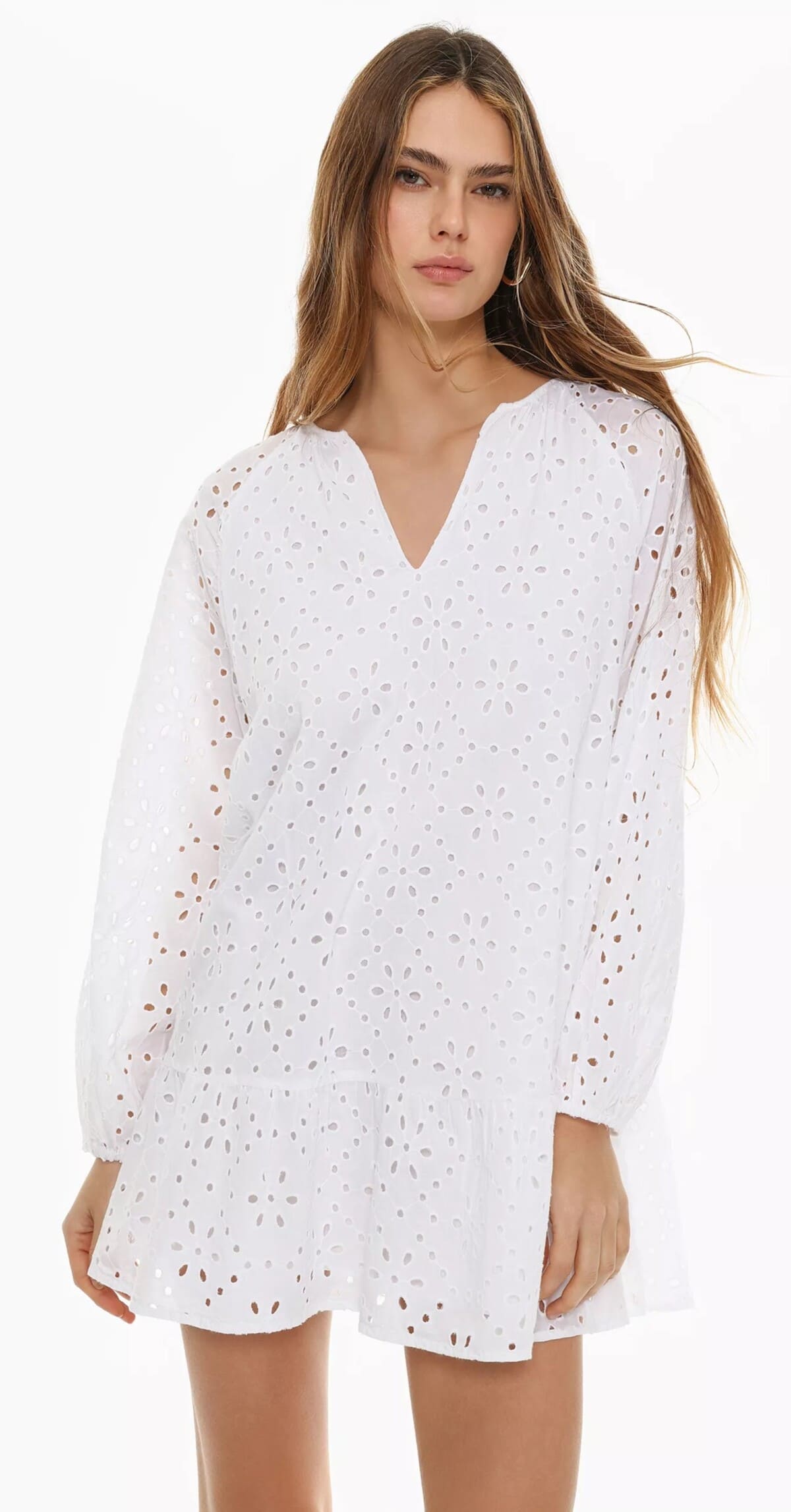 Vestido corto de bordado suizo