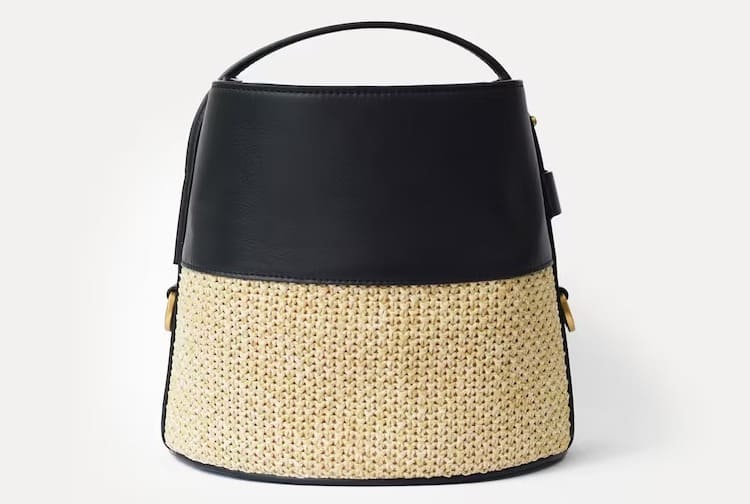 El bolso de mano convertible en bandolera Sangat de piel y rafia en color negro de Miuur en El Corte Inglés