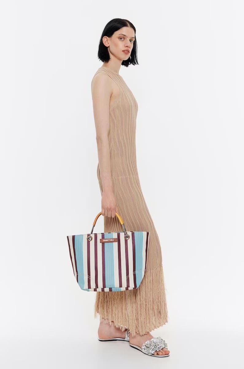 Bolso de mano mediano con estampado de rayas