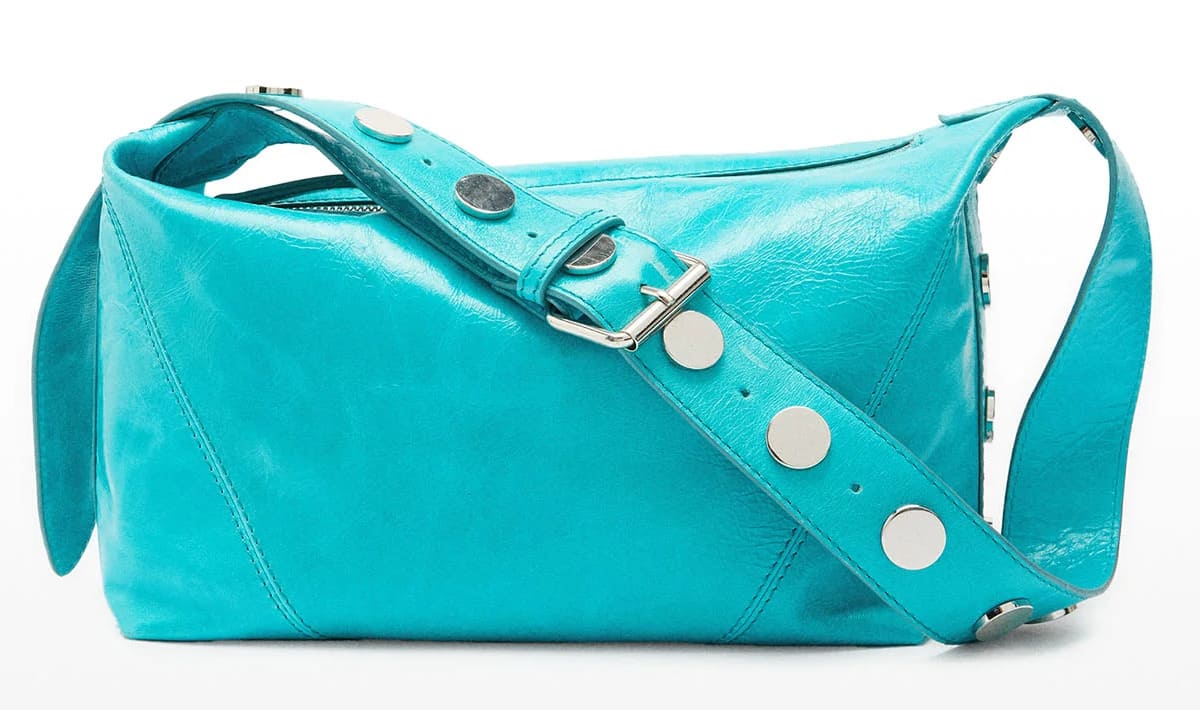 El nuevo bolso de hombro de piel en color azul de Parfois