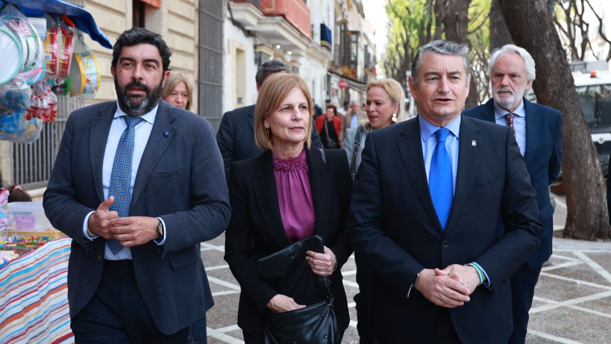 Antonio Sanz junto a María José García-Pelayo y José Manuel García Cordero | Cristo García