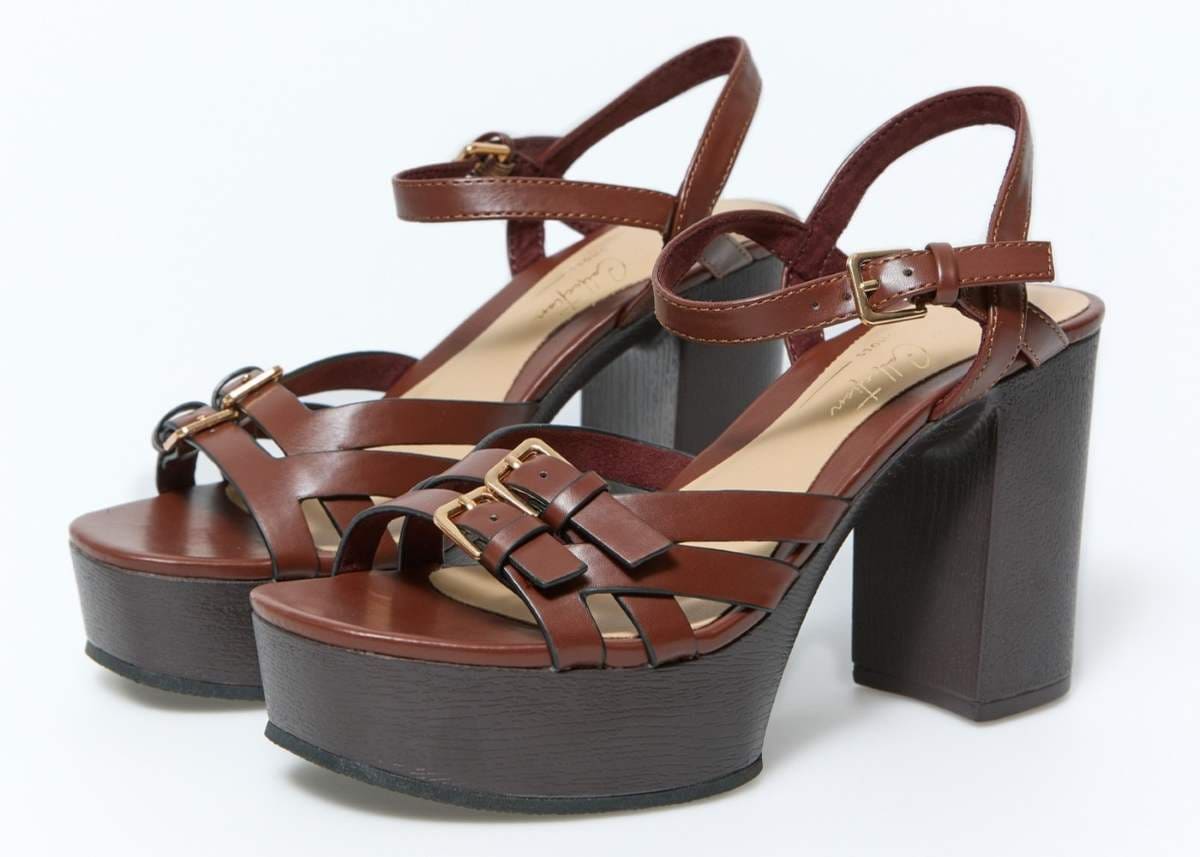 Sandalia plataforma hebillas de Sfera