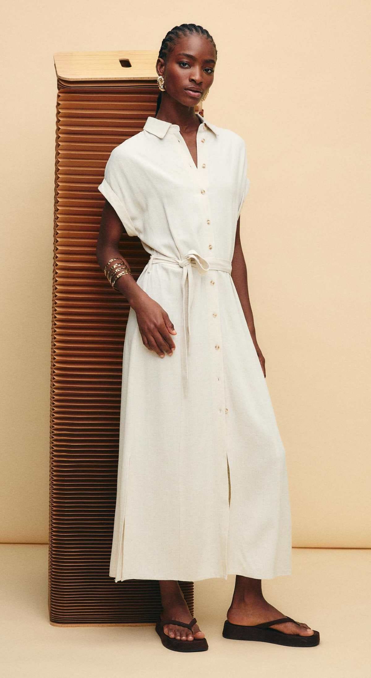 Vestido midi camisero con lino de Stradivarius