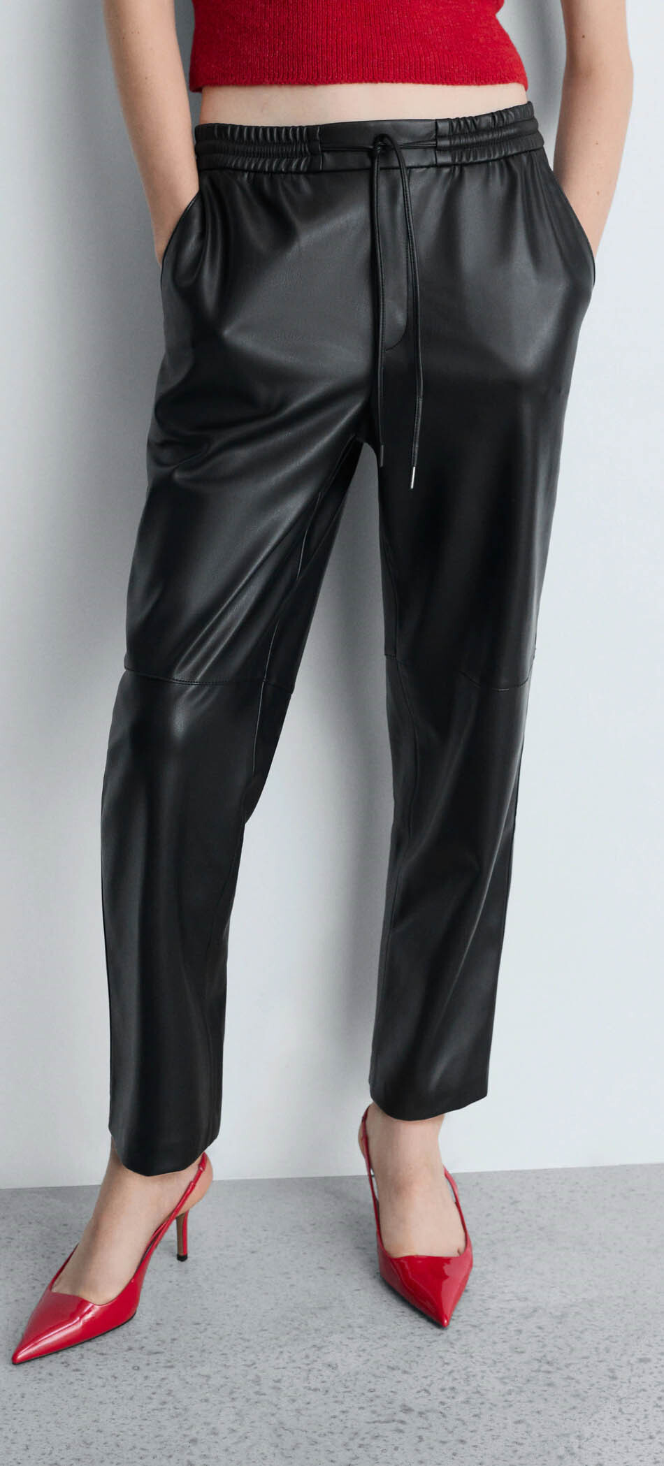 Pantalón cintura elástica efecto piel