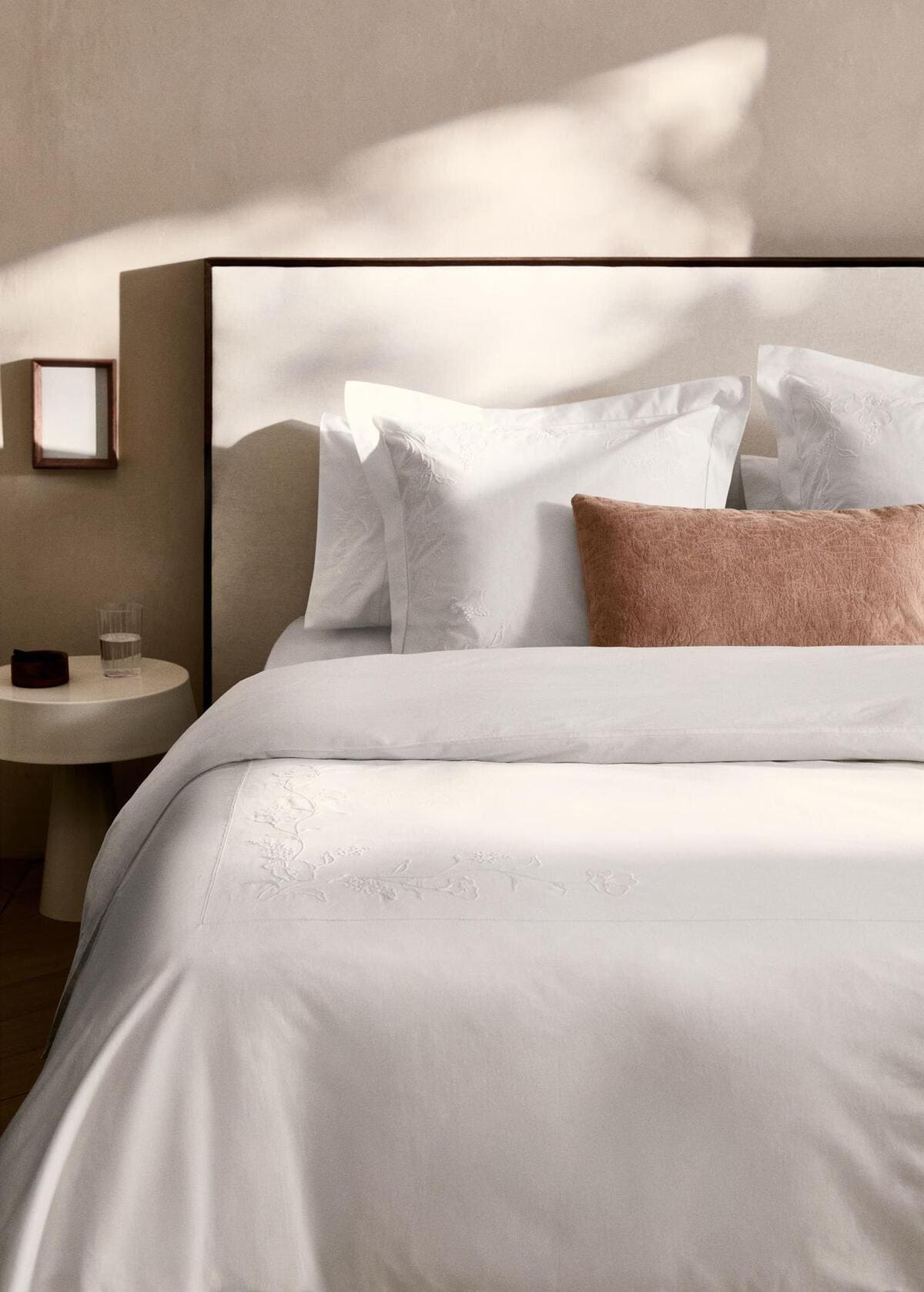 Funda nórdica de algodón con bordado de flor artesanal