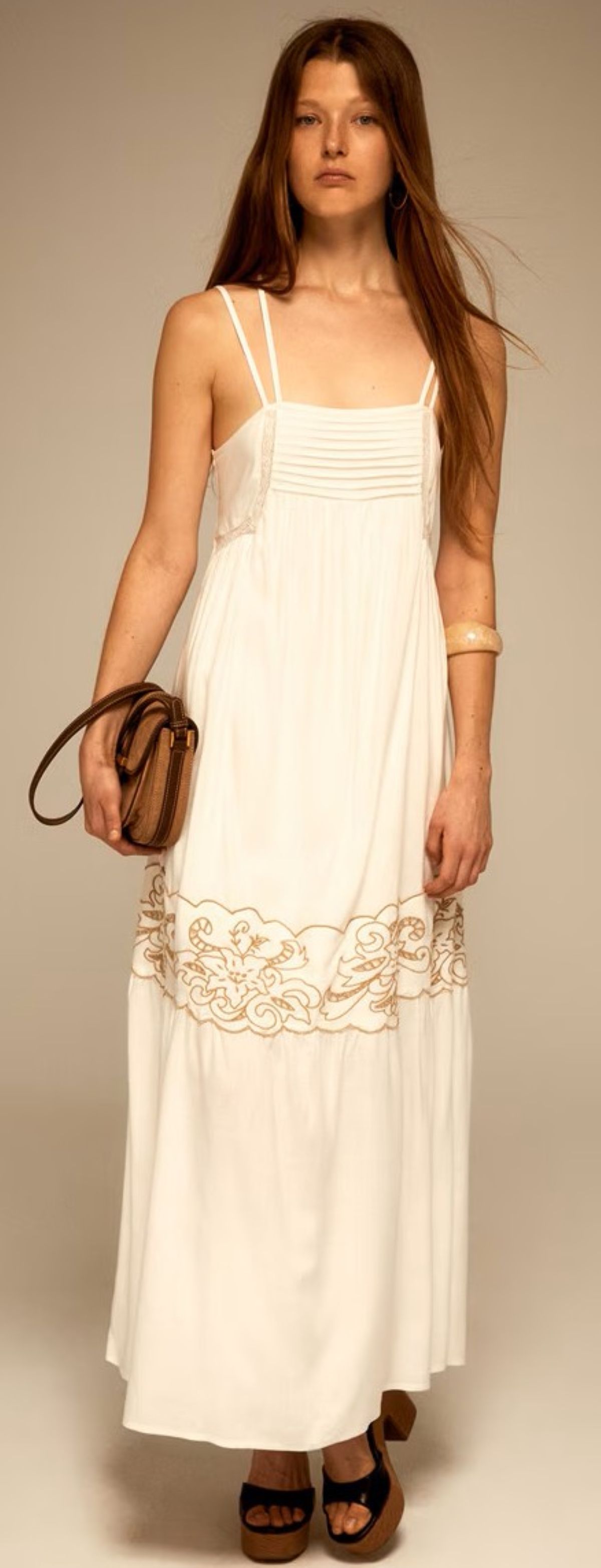 Vestido de tirantes bordado Sfera de El Corte Inglés