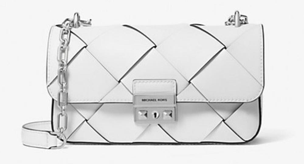 El bolso de hombro Tribeca pequeño de piel tejida en coloe blanco intenso de Michael Kors