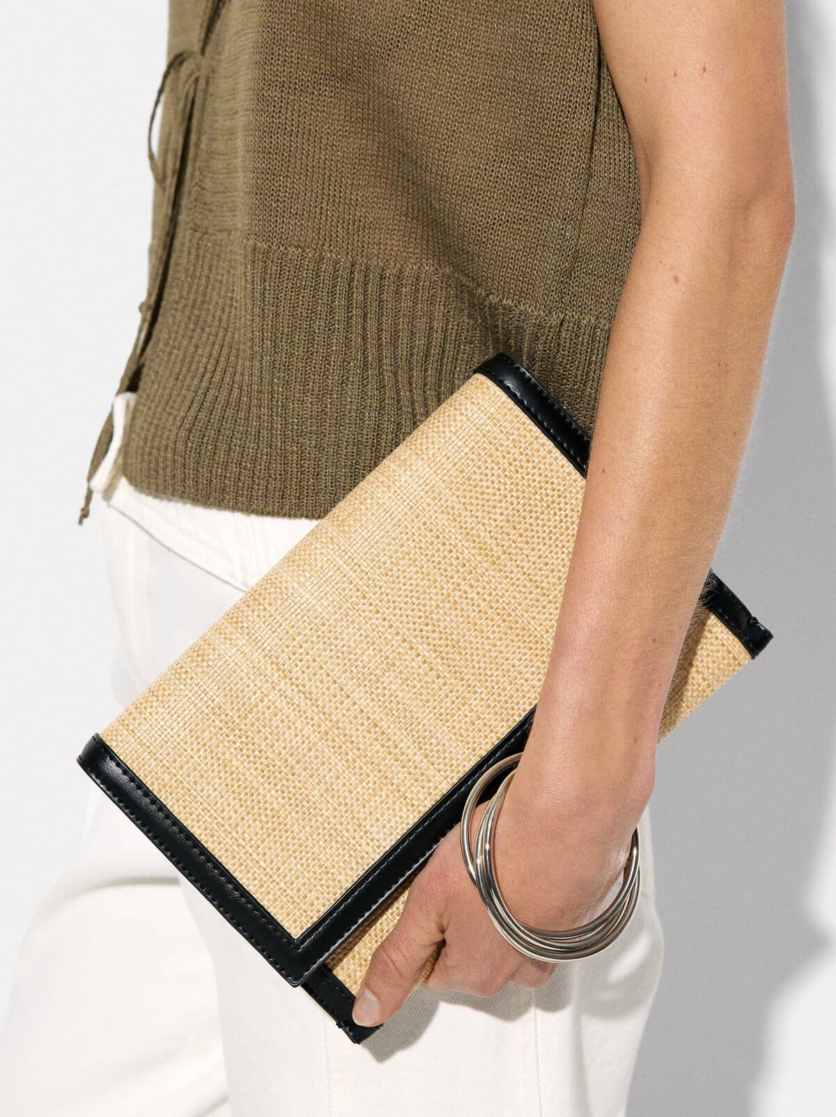 El bolso de fiesta efecto rafia de Parfois