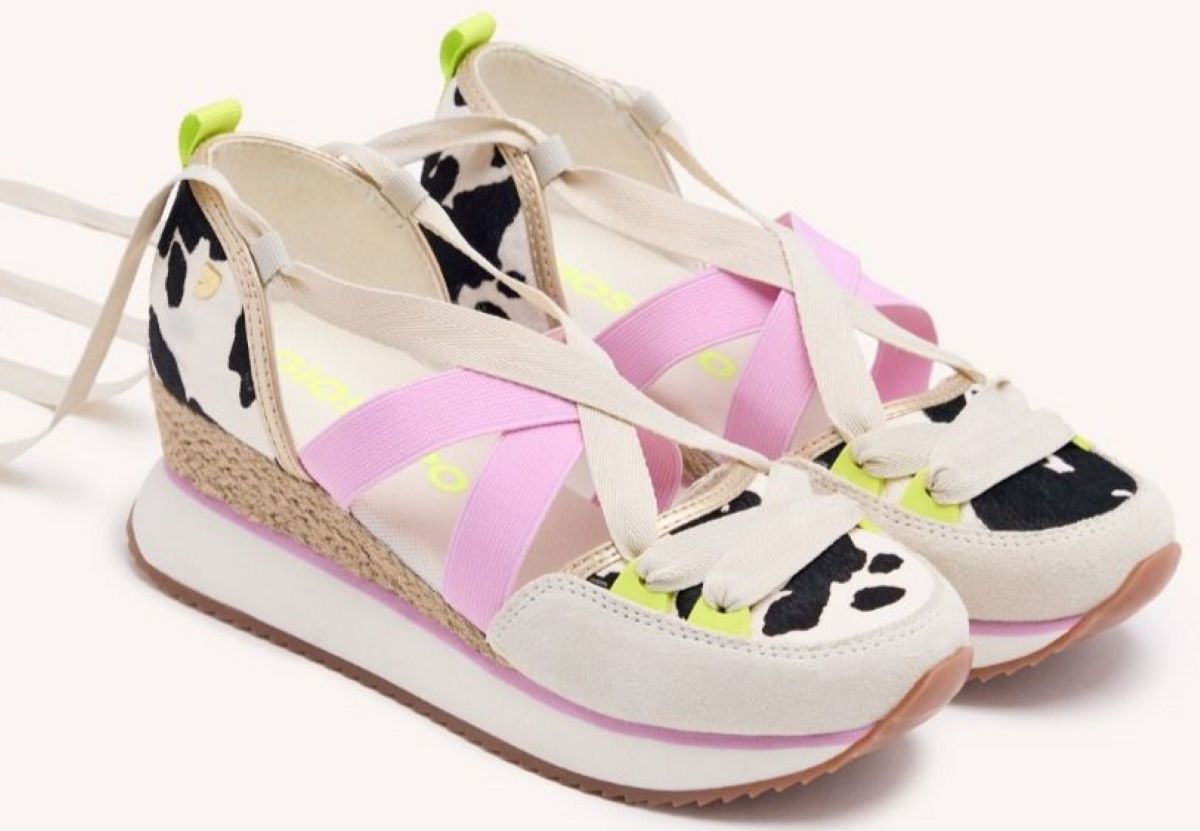 Zapatillas abiertas de piel de vaca y cuña de rafia Gioseppo Ludlow