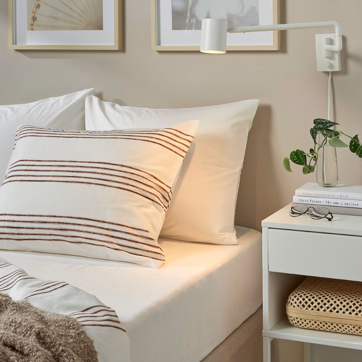 Sábana blanca de la serie DVALA de Ikea