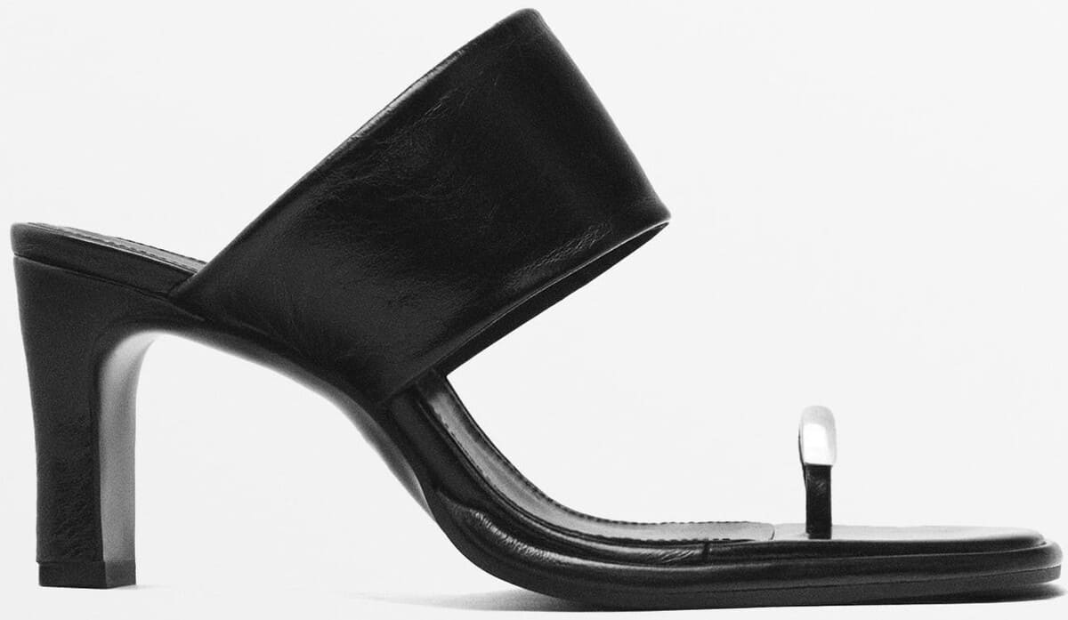 Sandalia de tacón con anillo