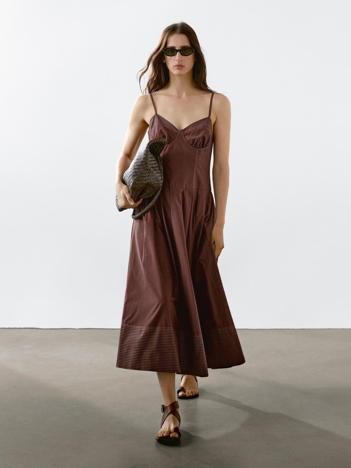 Vestido corpiño con costuras a contraste