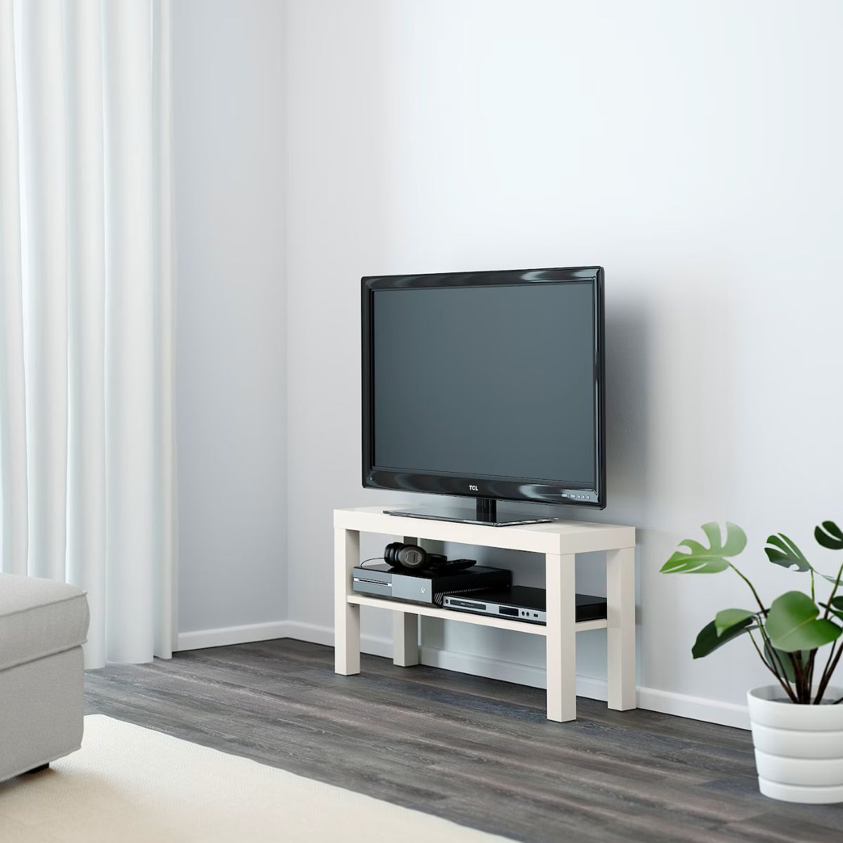 Mueble de televisión pequeño de la serie LACK de Ikea