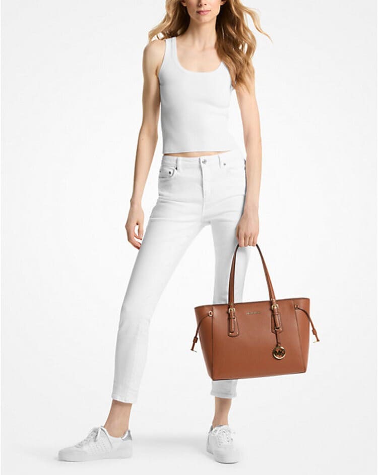 Bolso tote Voyager mediano de piel de grano cruzado de Michael Kors