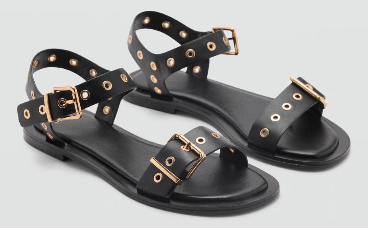 Sandalia tiras hebillas eyelets de Mango