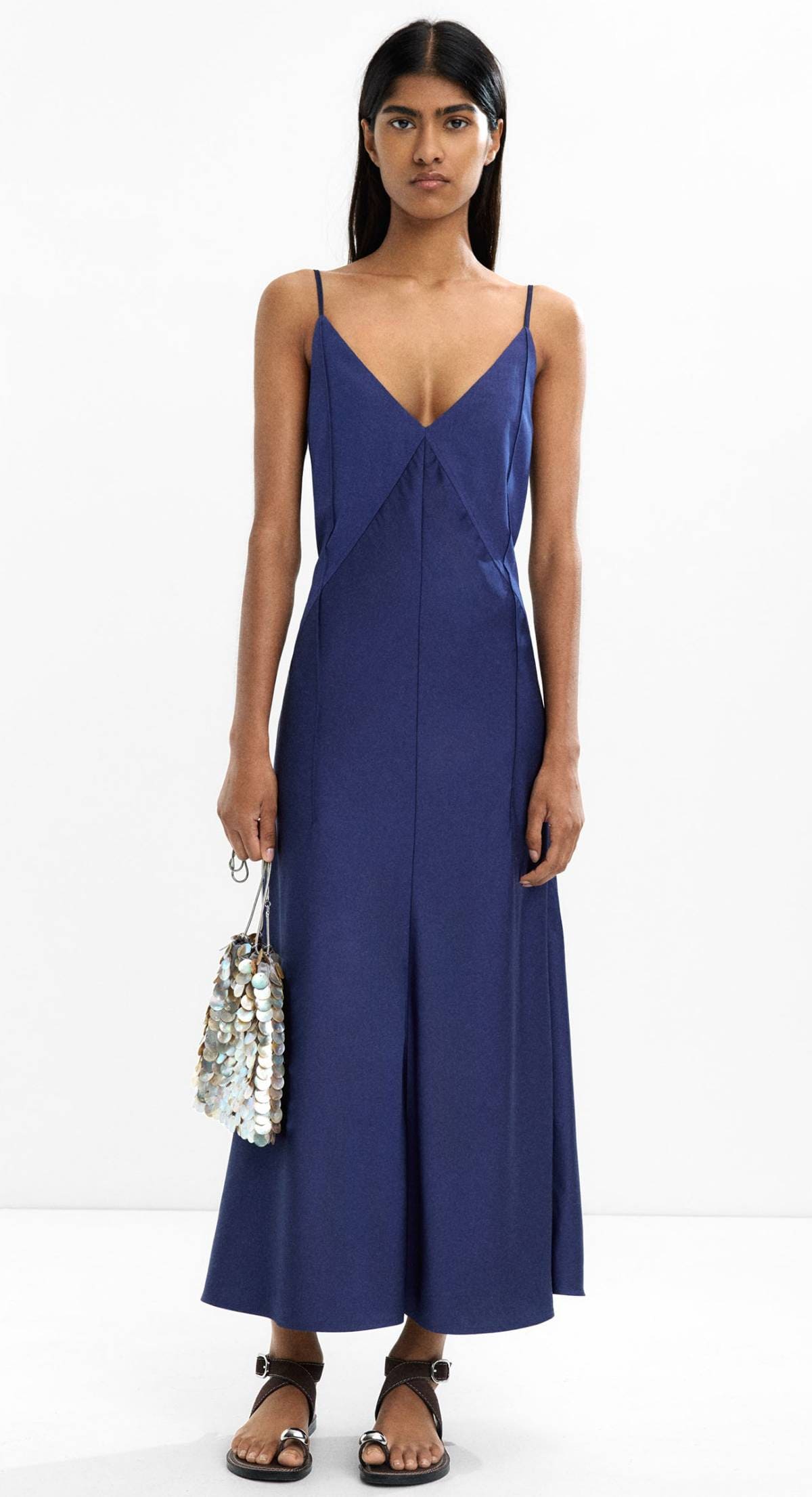 Vestido con tirantes y costuras de Parfois