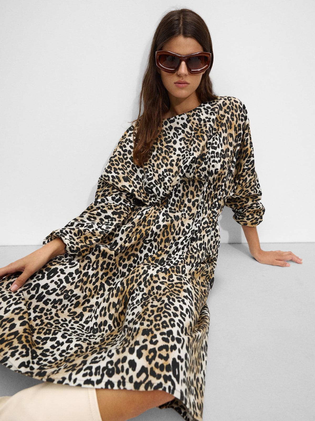 Vestido midi de estampado de leopardo de Parfois