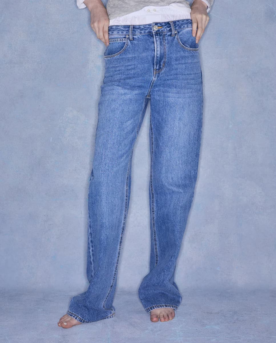 El pantalón jean relax wide en color azul de Sfera en El Corte Inglés