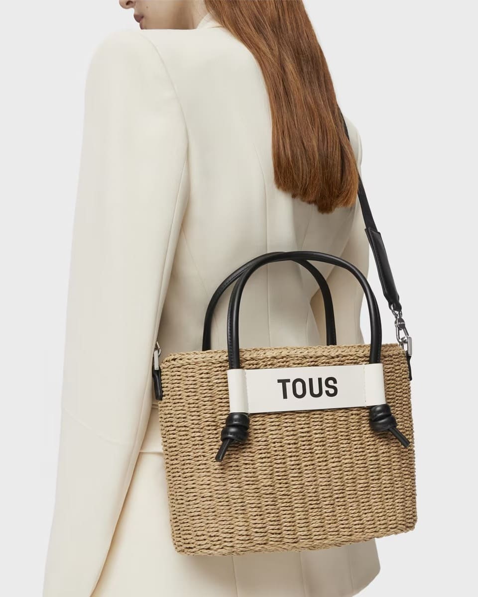 El nuevo bolso capazo mediano negro Scoubidou de Tous