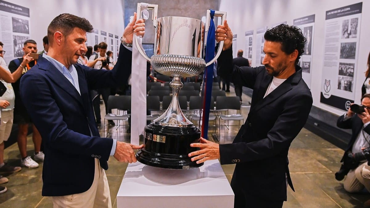 Jesús Navas y Joaquín, con la ansiada Copa del Rey | Salvador López Medina
