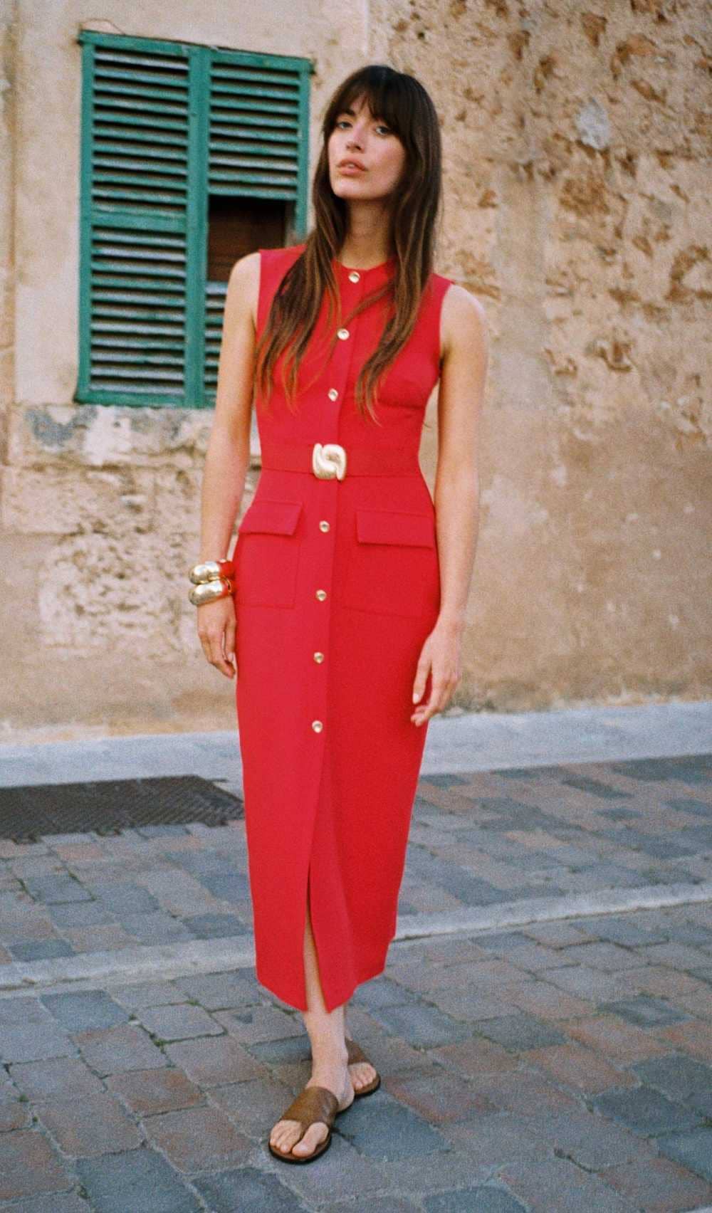 Vestido midi crepe cinturón de Zara