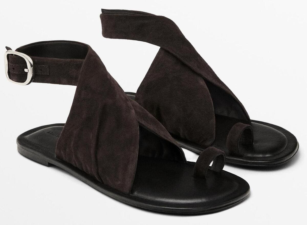 Las sandalias cruzadas de ante en color marrón de Massimo Dutti