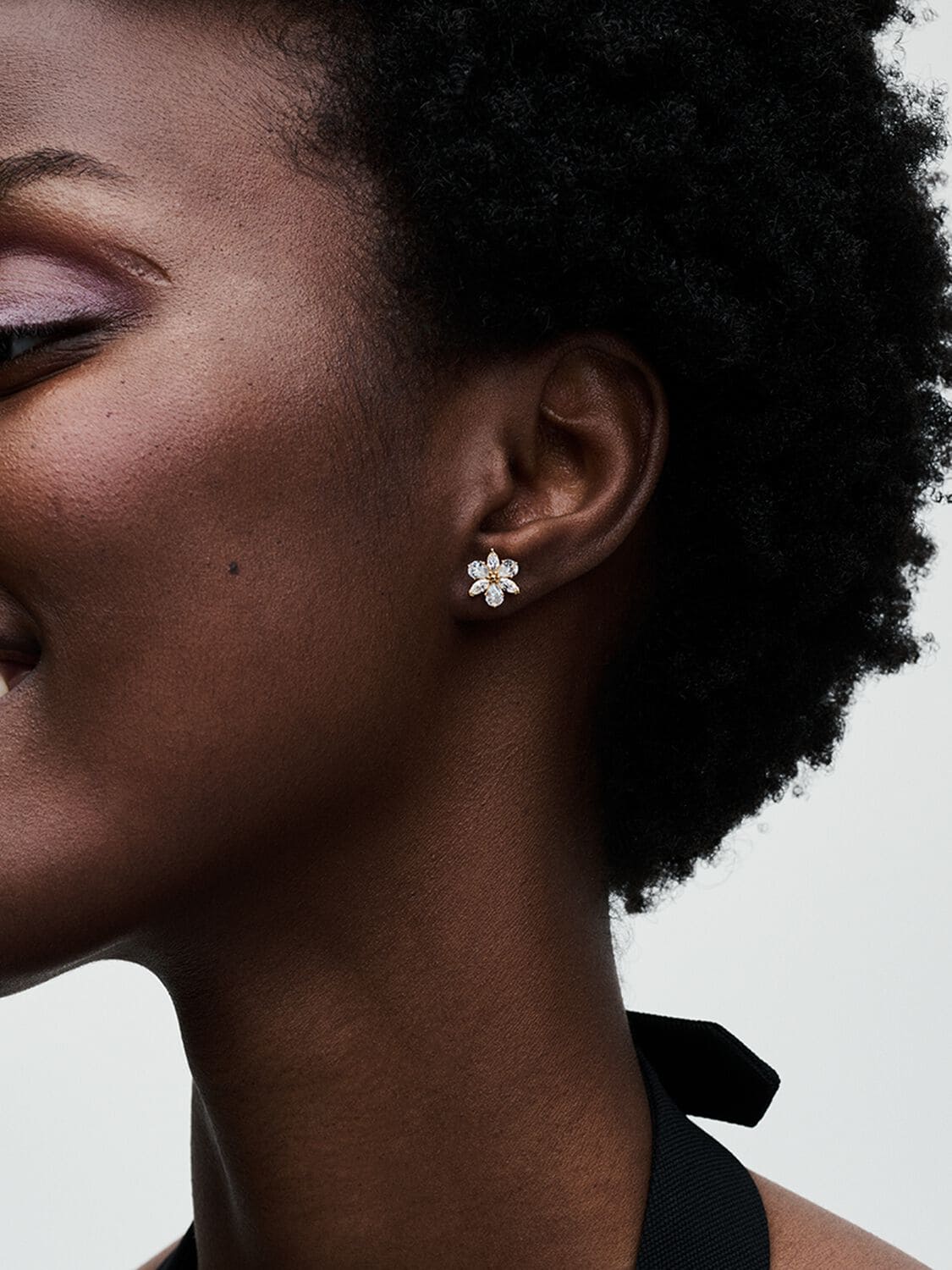 Los nuevos pendientes de botón Herbario Brillante con recubrimiento de oro de Pandora