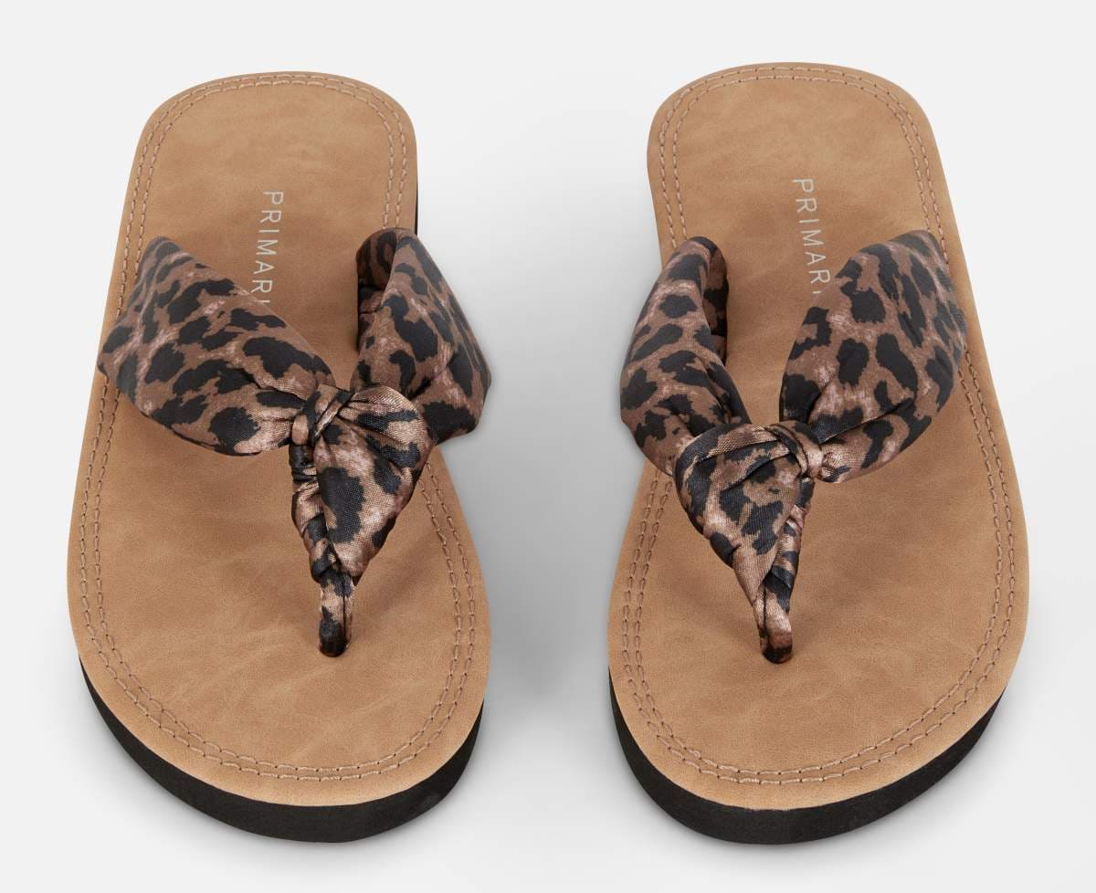 Sandalias planas de dedo de Primark