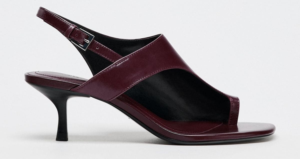 Sandalia tacón piel de Zara