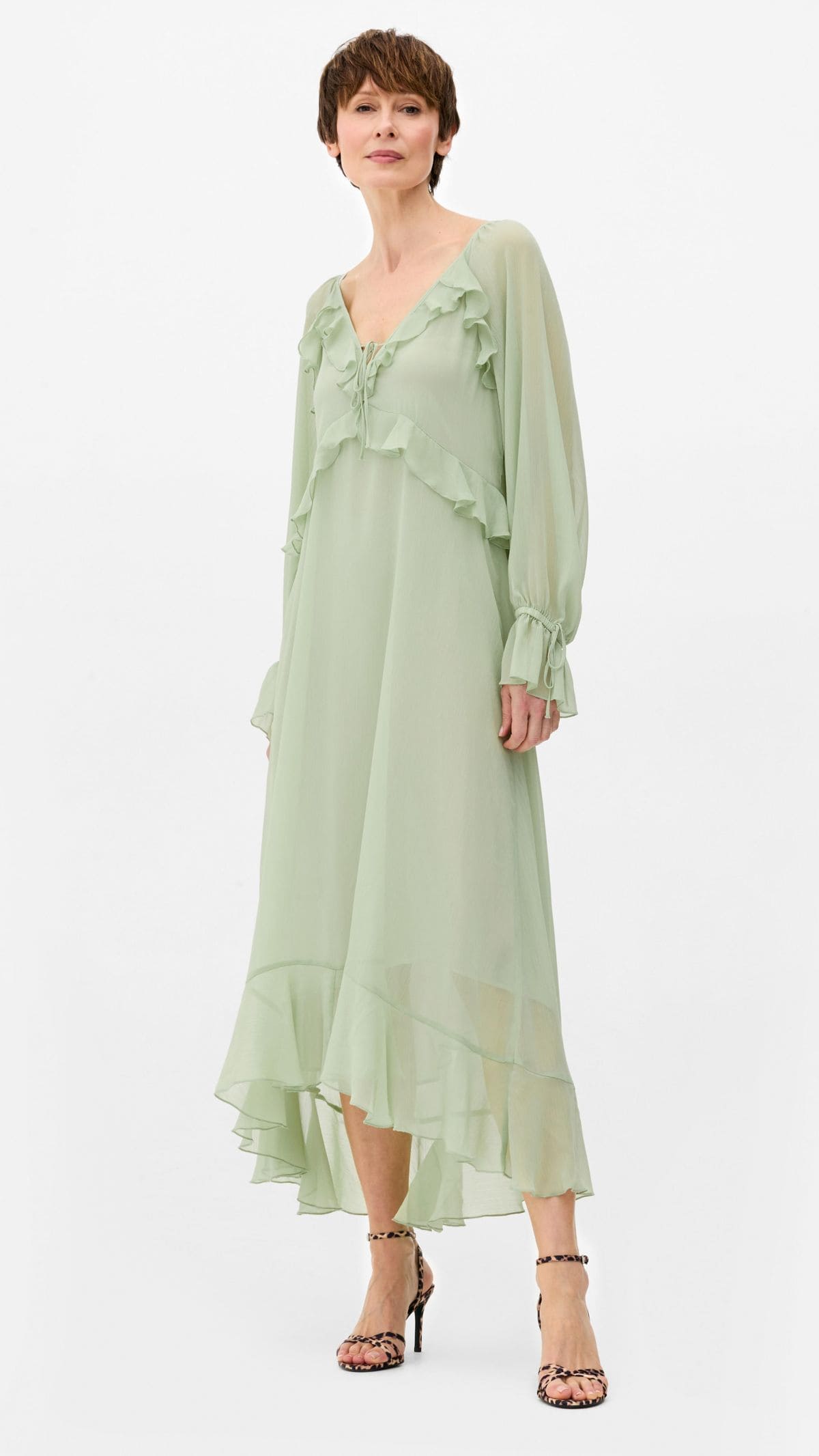 Vestido largo de manga larga con volantes de Primark