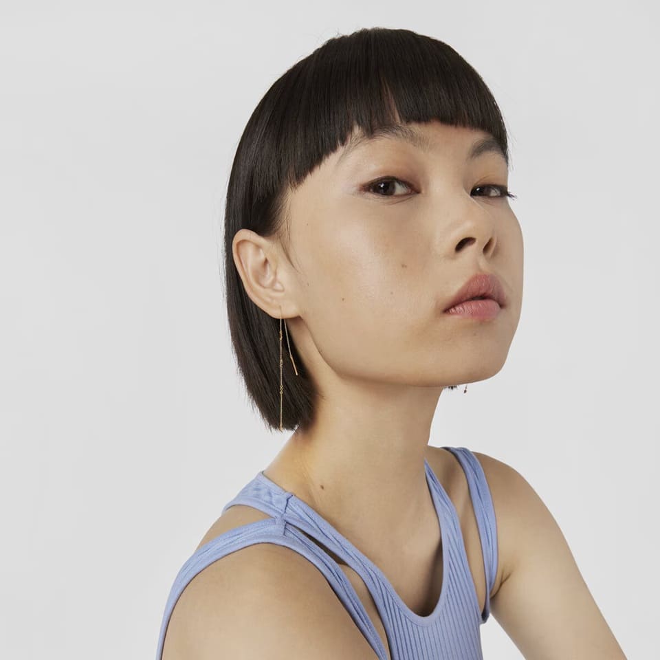 Los pendientes largos de oro y gemas Virtual Garden de Tous