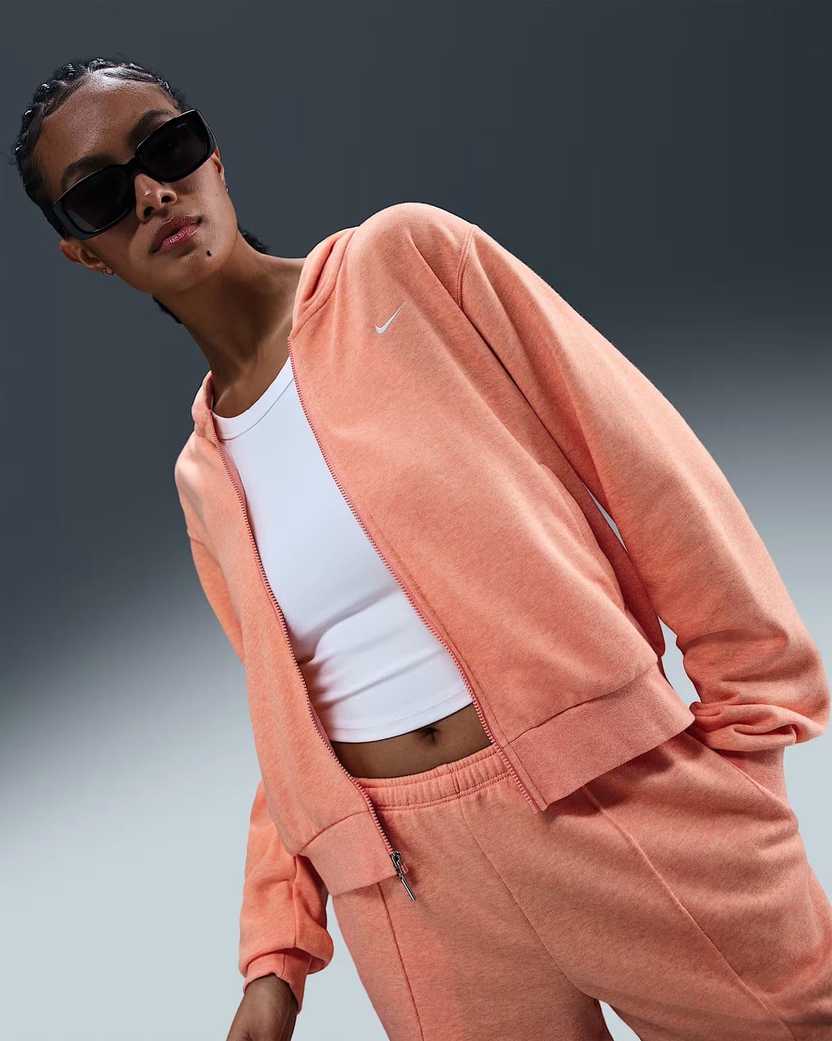 La nueva chaqueta con capucha y cremallera completa Nike Sportswear Chill Terry