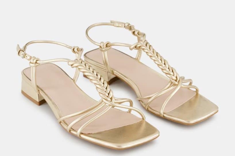 Sandalias con tacón y trenza
