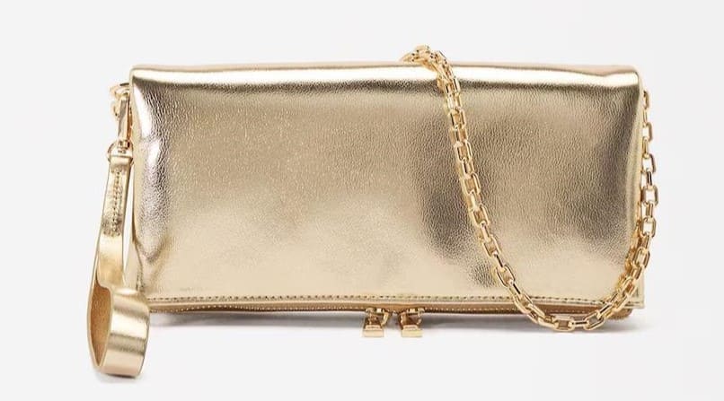 Bolso de fiesta convertible a bandolera estilo sobre con cierre de imán en liso