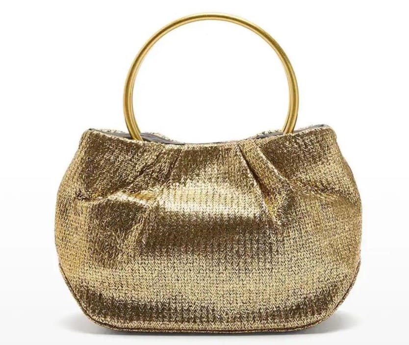 Bolso de fiesta convertible a bandolera metalizado con fruncido y cierre imantado