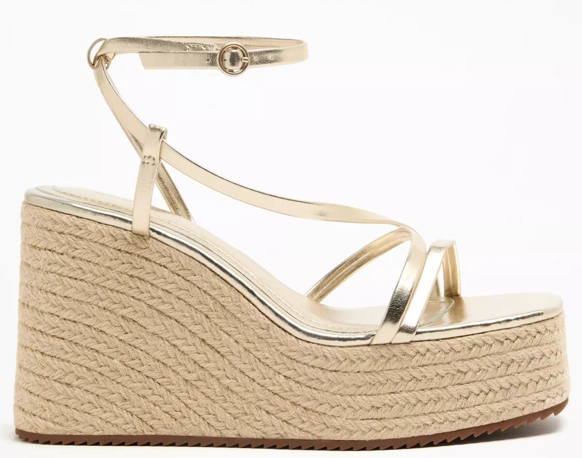 Sandalia de cuña con plataforma y pala de tiras