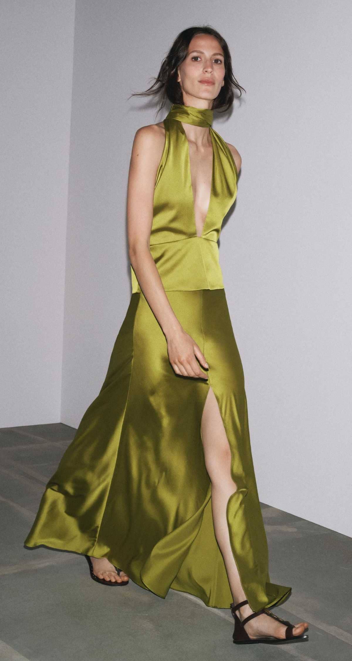 Top halter satinado pañuelo de Zara