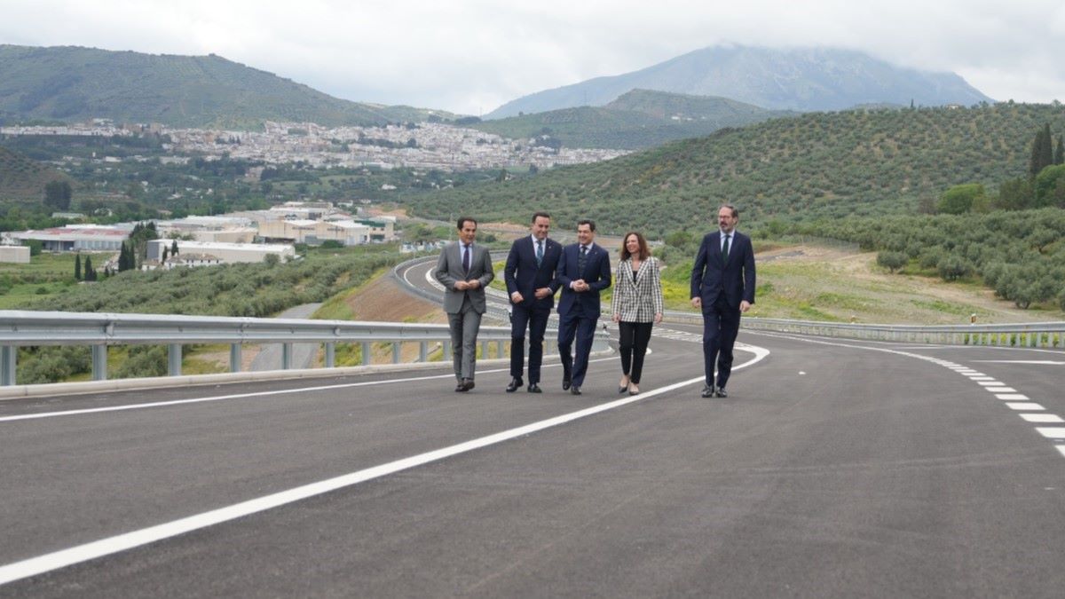Juanma Moreno  inaugura la nueva variante de Las Angosturas
