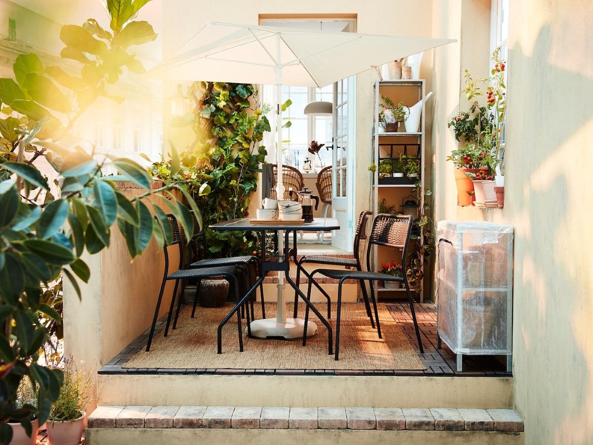 Sombrilla inclinable de la serie TVETÖ de Ikea