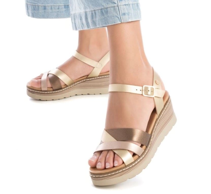 Xti Sandalias de cuña de mujer con cierre de hebilla
