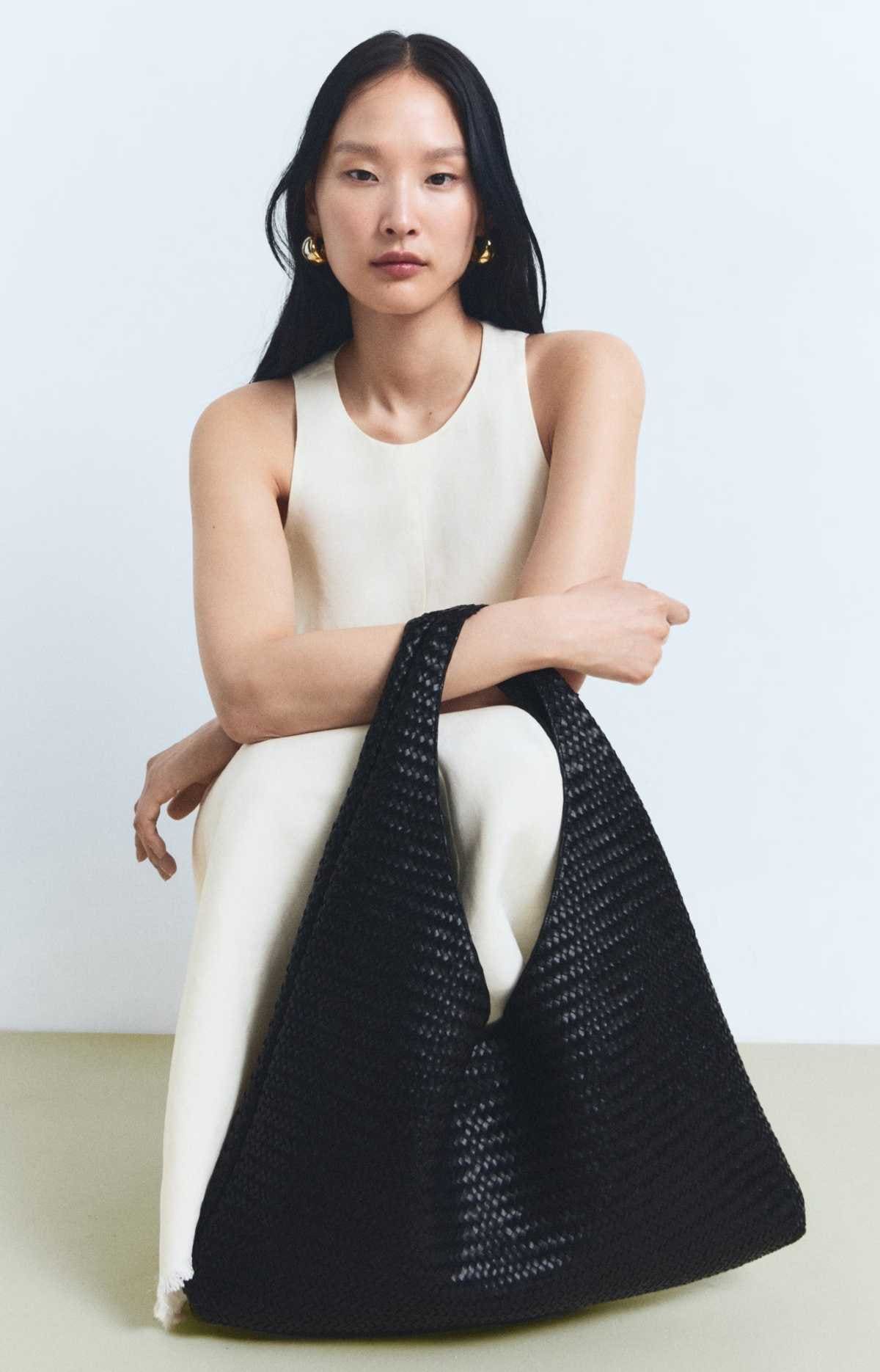 Bolso hombro grande piel trenzado de Mango