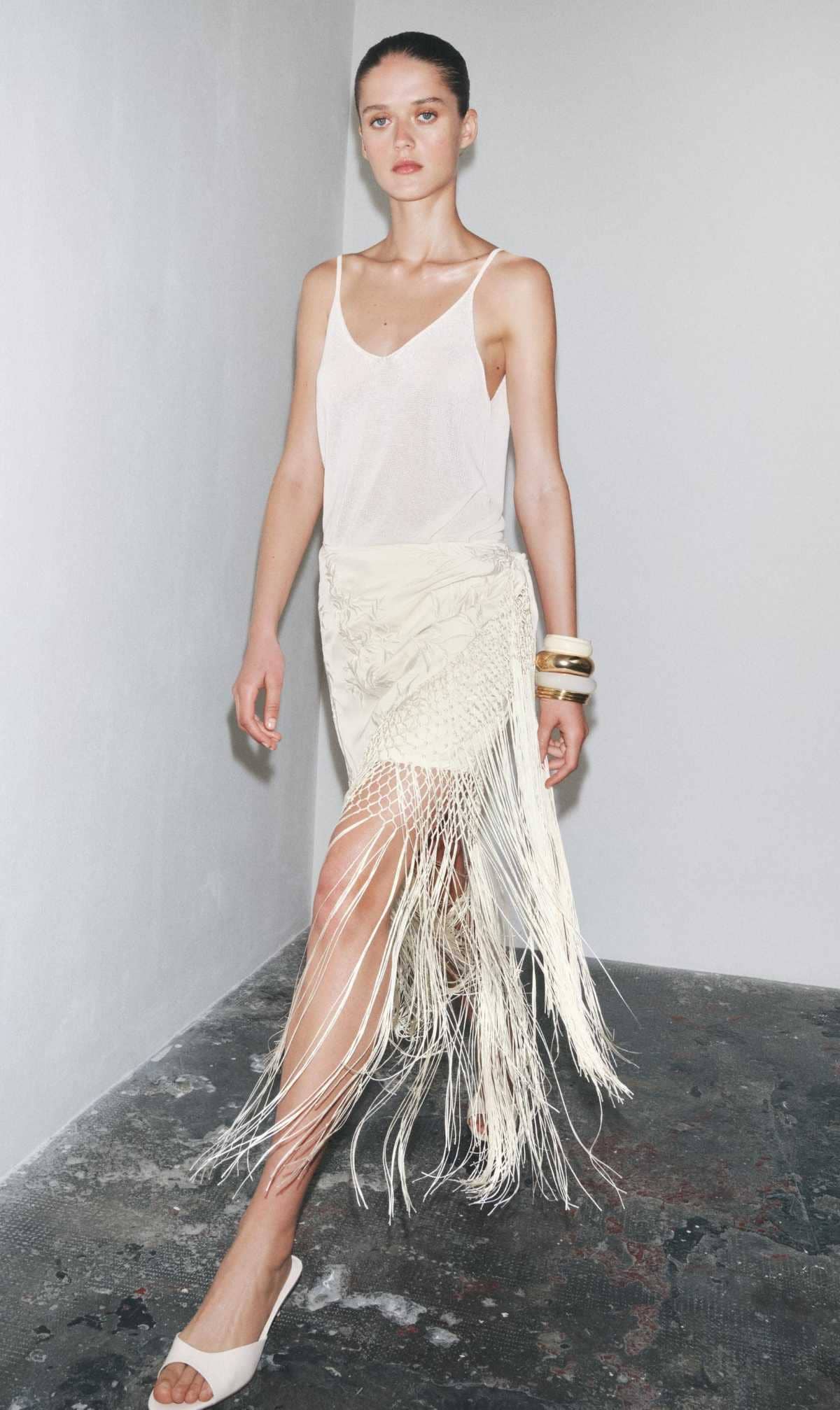 Falda pareo bordados flecos de Zara