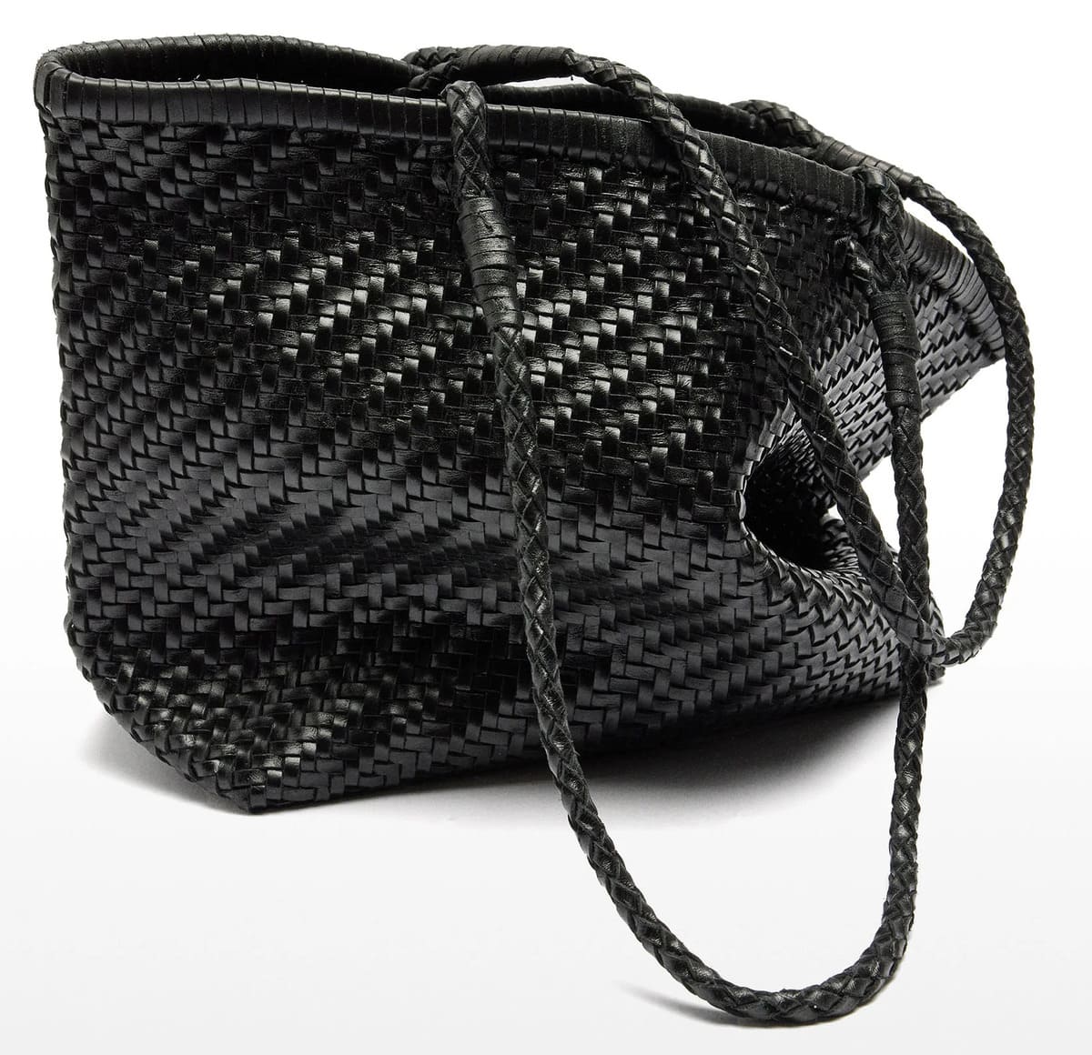 El nuevo bolso shopper de piel en color negro de Parfois