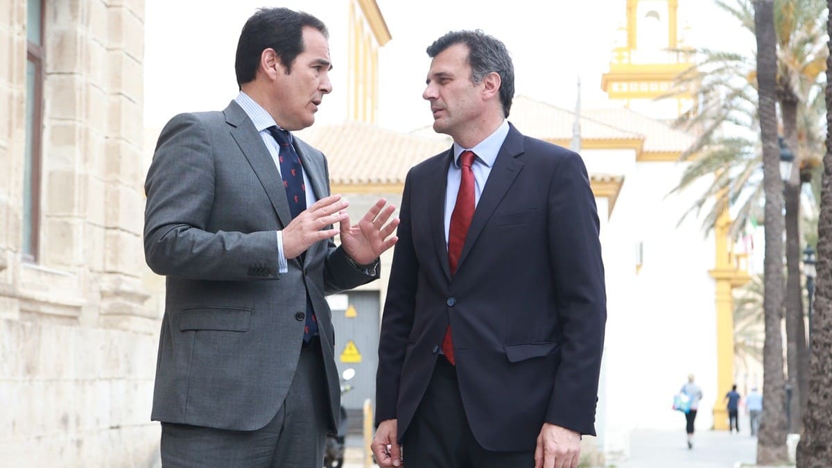 Ambos dirigentes del PP conversan a su llegada a la Casa de Iberoamérica | Cristo García