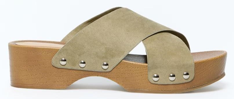 Sandalia tipo zueco de tacón