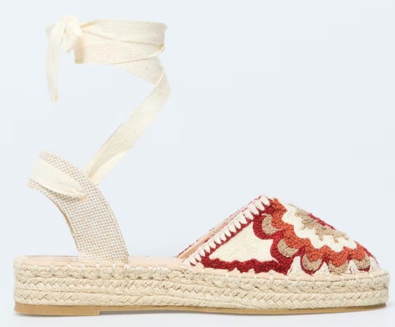 Alpargata crochet con detalle de flor